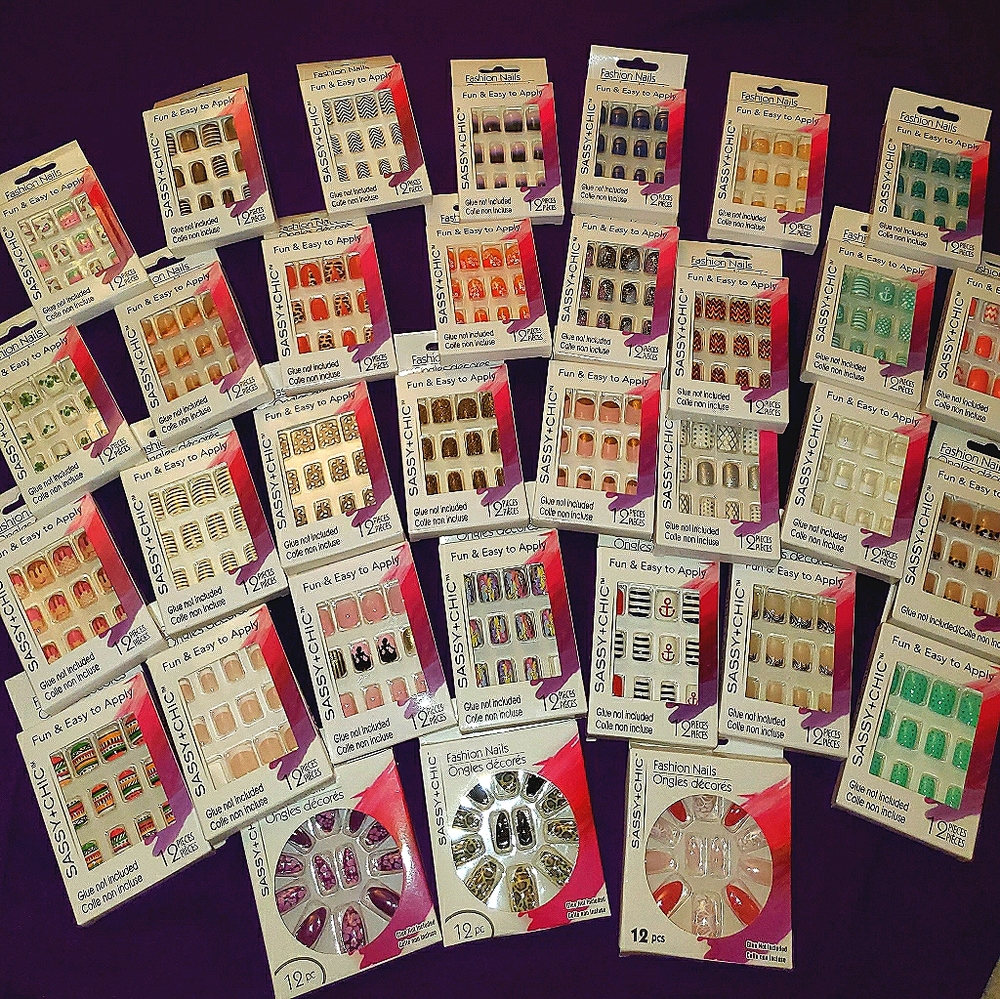 Ladies Glue-On/Press-On Fashion Nail Bundle